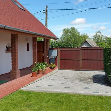 Tiszavirag Vendeghaz Villa Tiszabábolna Екстериор снимка