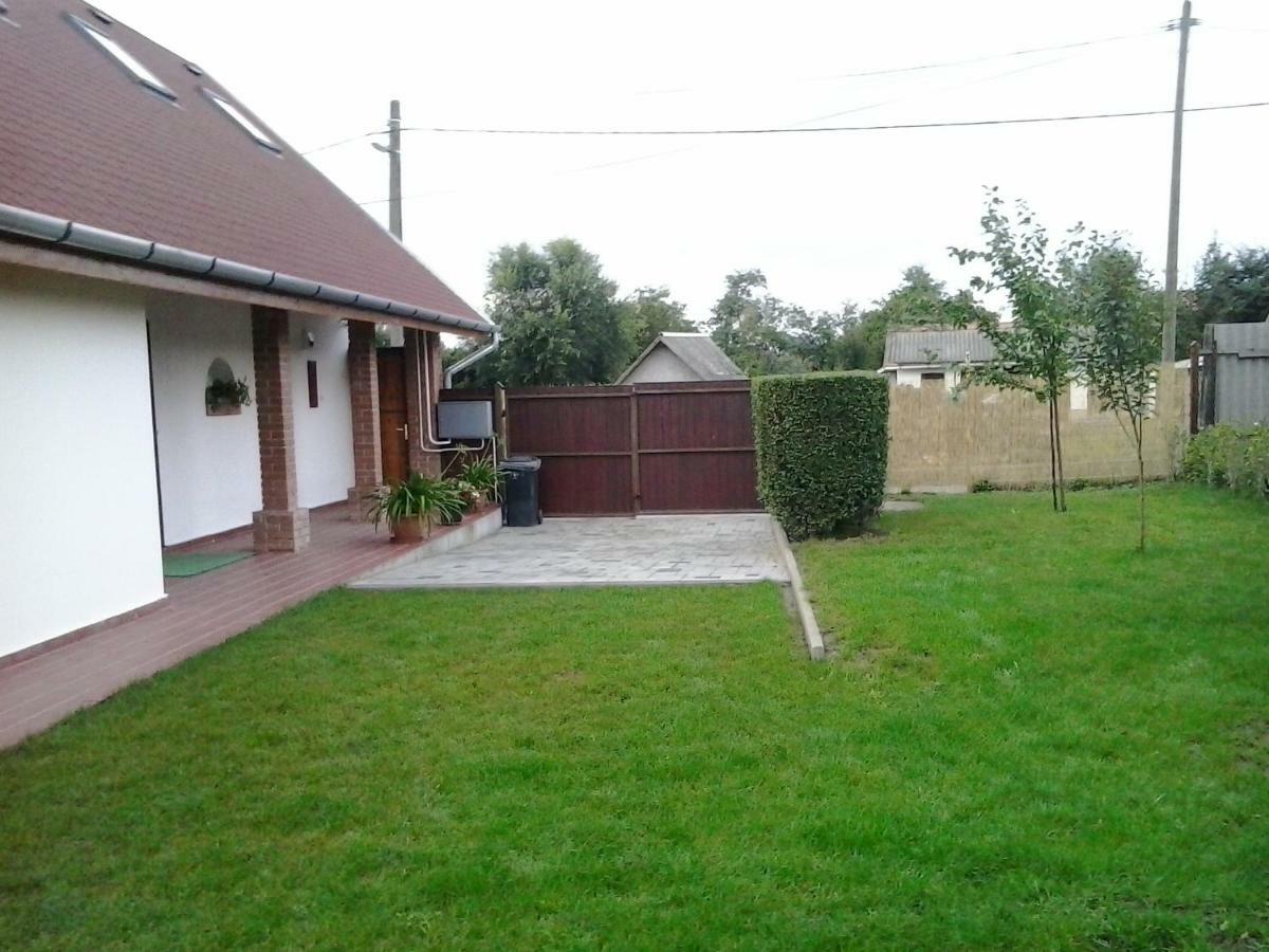 Tiszavirag Vendeghaz Villa Tiszabábolna Екстериор снимка